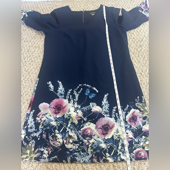 Tahari 3/4 Sleeves and Watercolor Floral Pattern size 10 - Picture 6 of 9